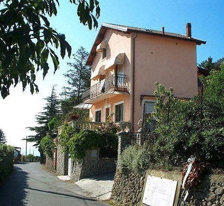 La Tana Del Tasso Ventimiglia Bed & Breakfast Ngoại thất bức ảnh