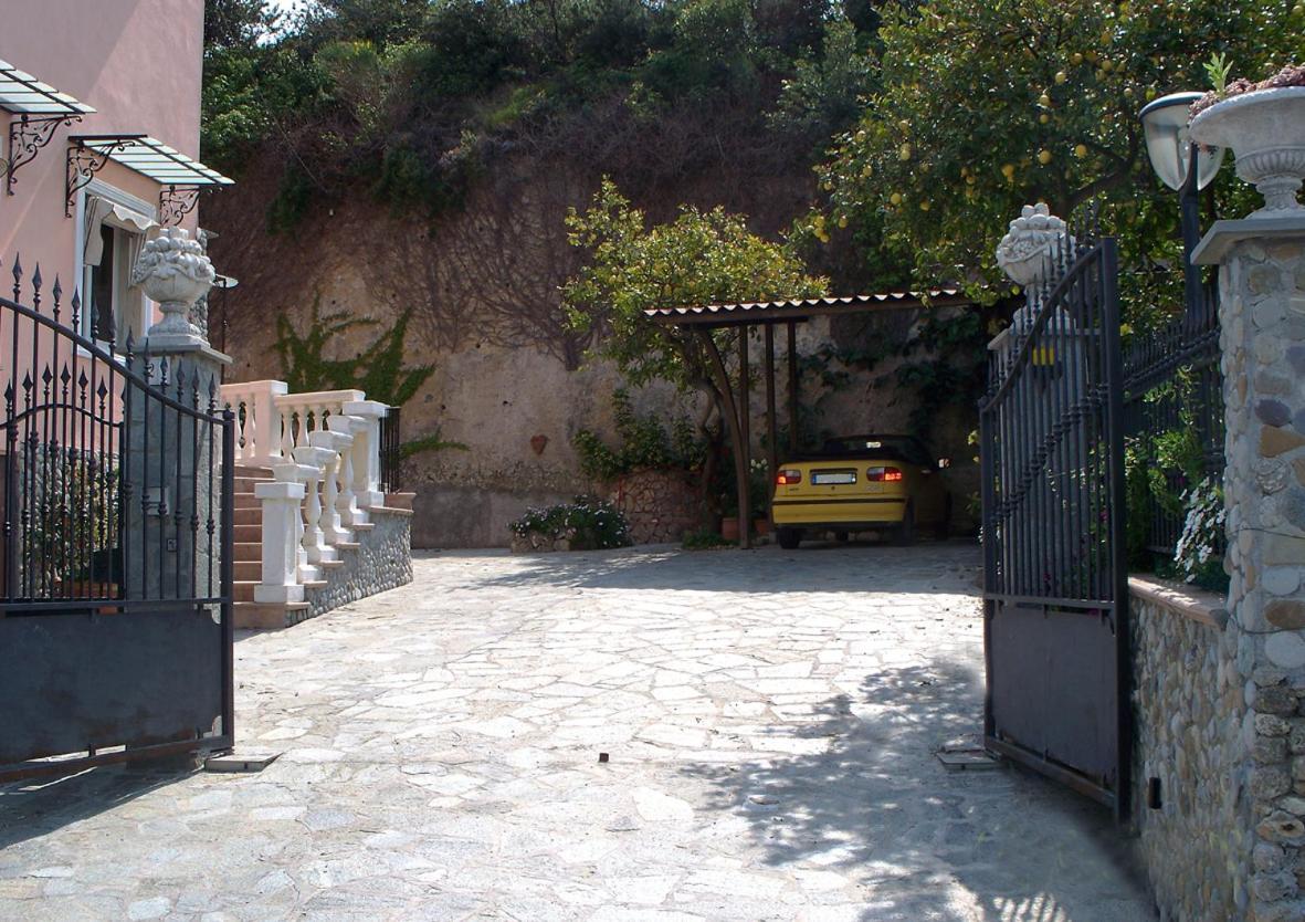 La Tana Del Tasso Ventimiglia Bed & Breakfast Ngoại thất bức ảnh